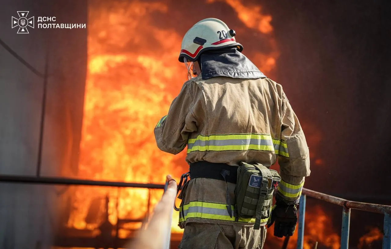 Рятувальники на місці ворожих ударів на Полтавщині