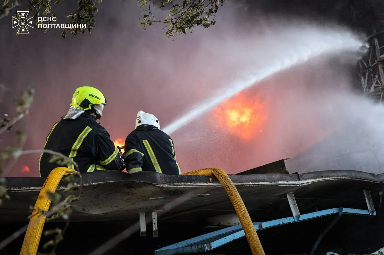 Рятувальники на місці ворожих ударів на Полтавщині