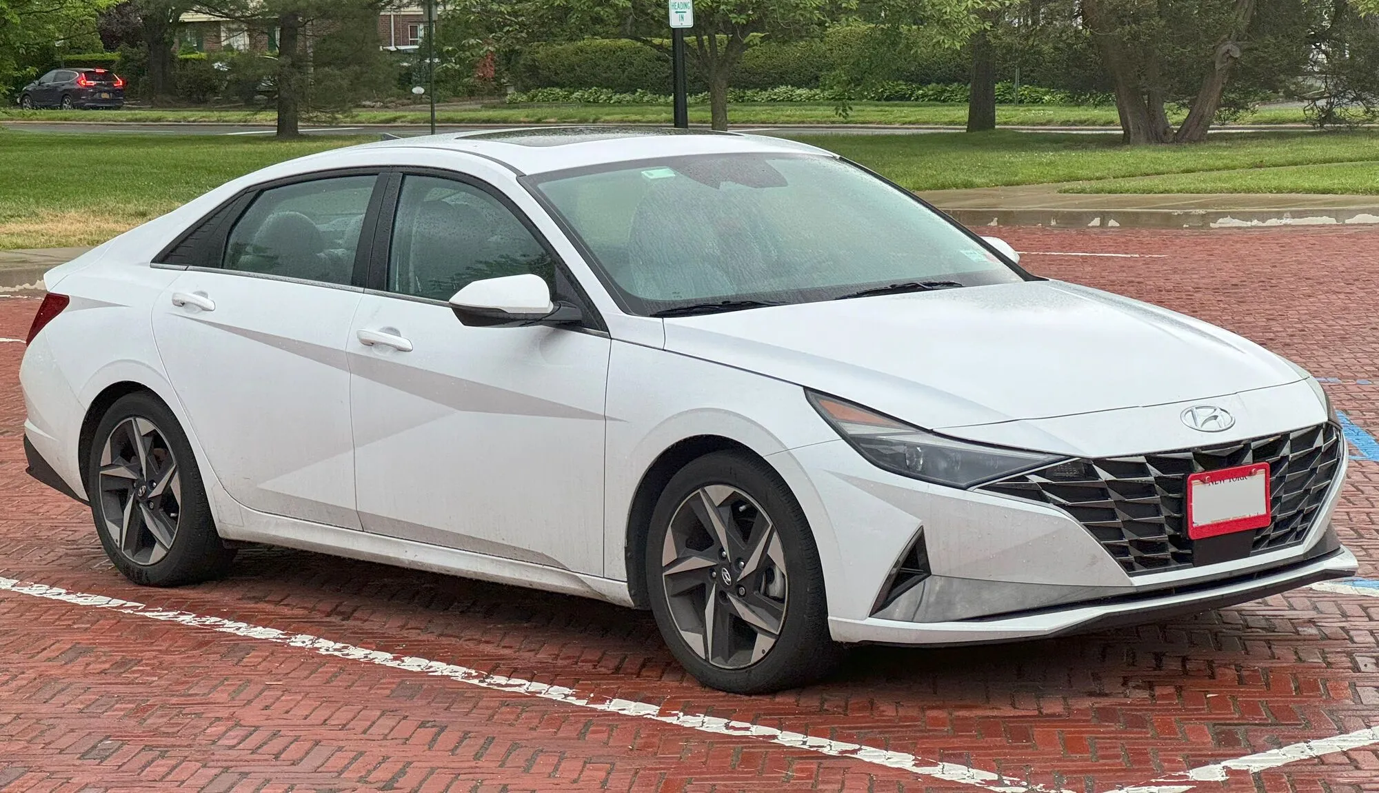 Hyundai Elantra 2020 года.