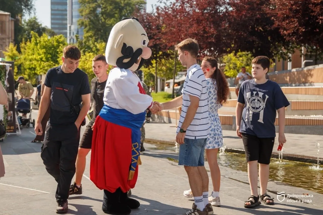 У Дніпрі вдруге відбувся масштабний фестиваль "Книжкова площа"
