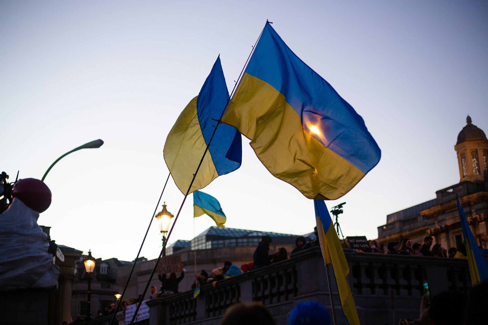 Поздравить с Днем Независимости Украины.