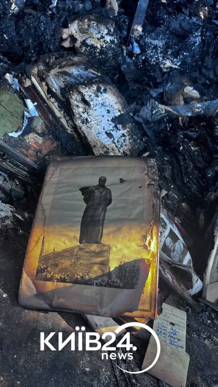 Який вигляд має книжковий ринок на Почайні в Києві після атаки РФ.