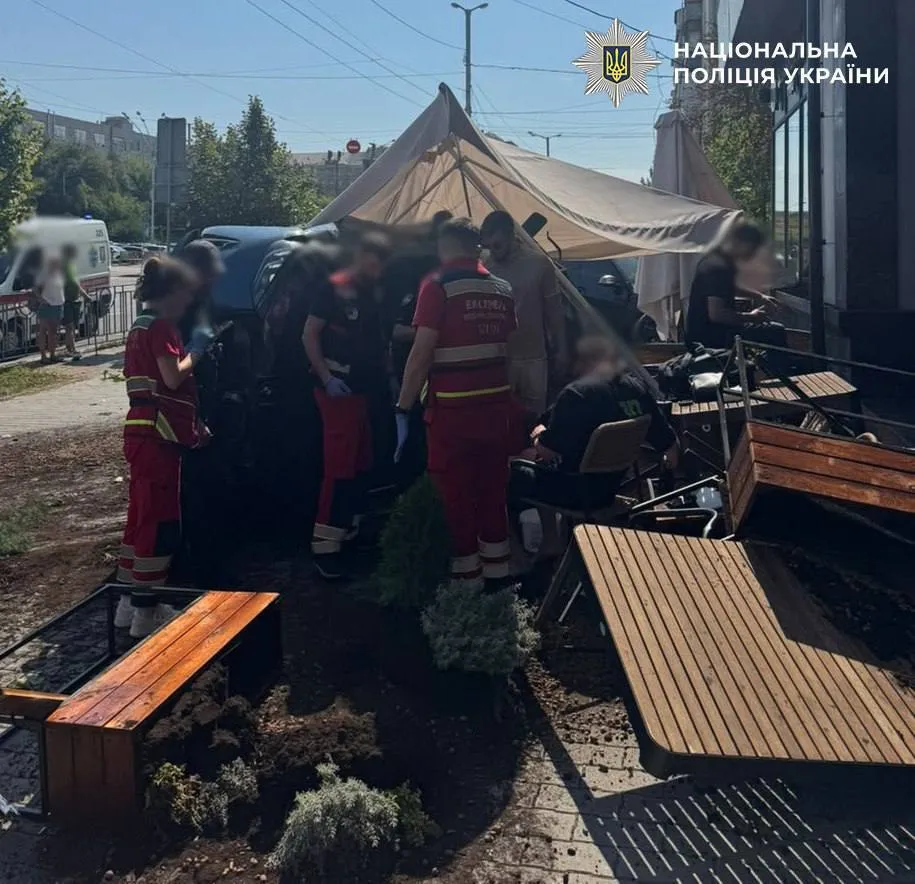 В результате ДТП пострадал водитель одного из автомобилей.