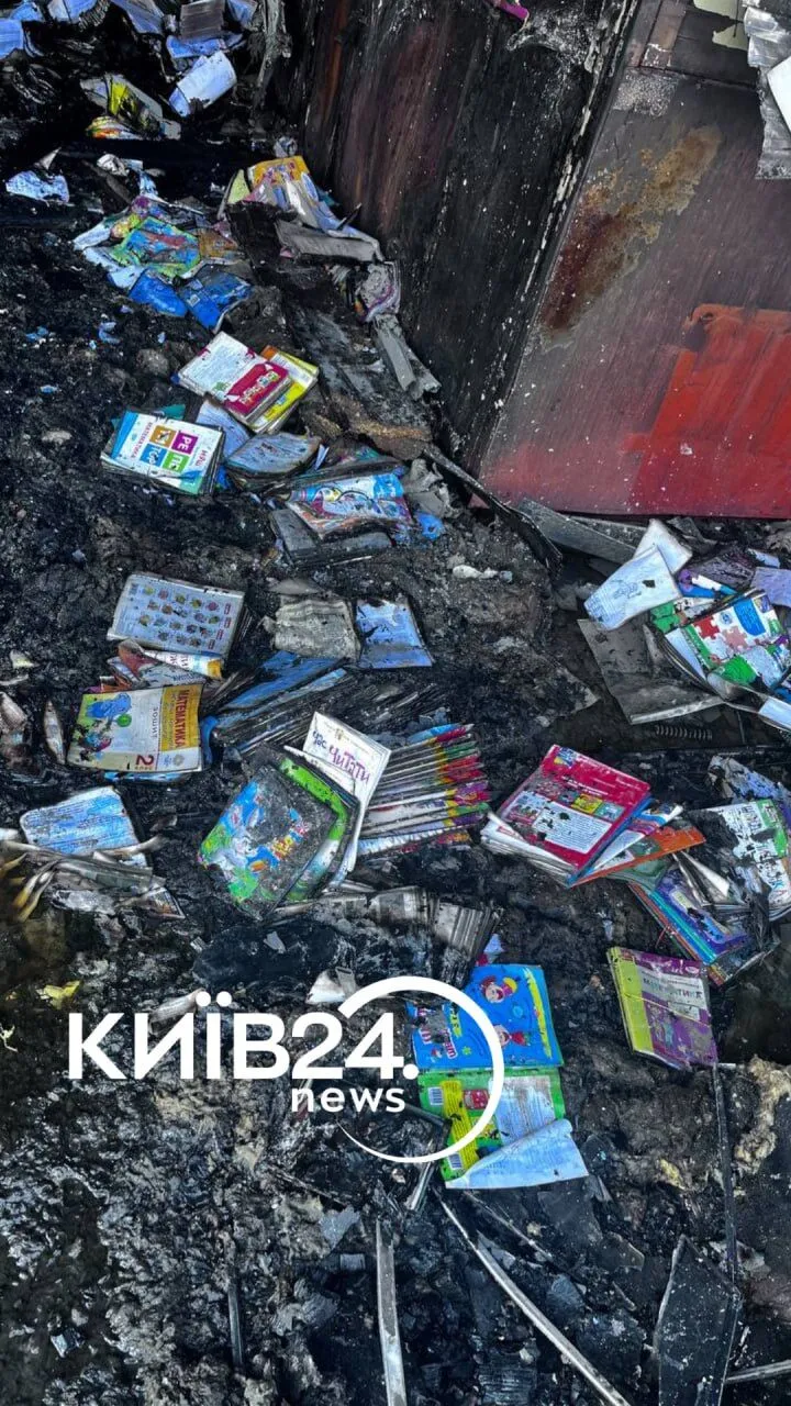 Який вигляд має книжковий ринок на Почайні в Києві після атаки РФ.