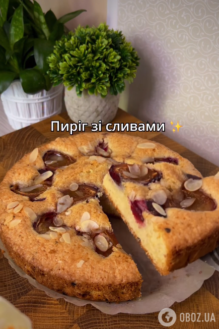 Готовый сливовый пирог