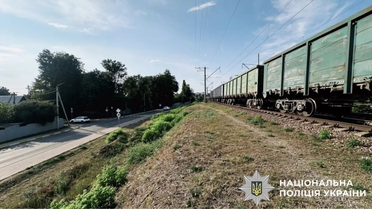 В Ірпені вантажний потяг збив на смерть підлітка.