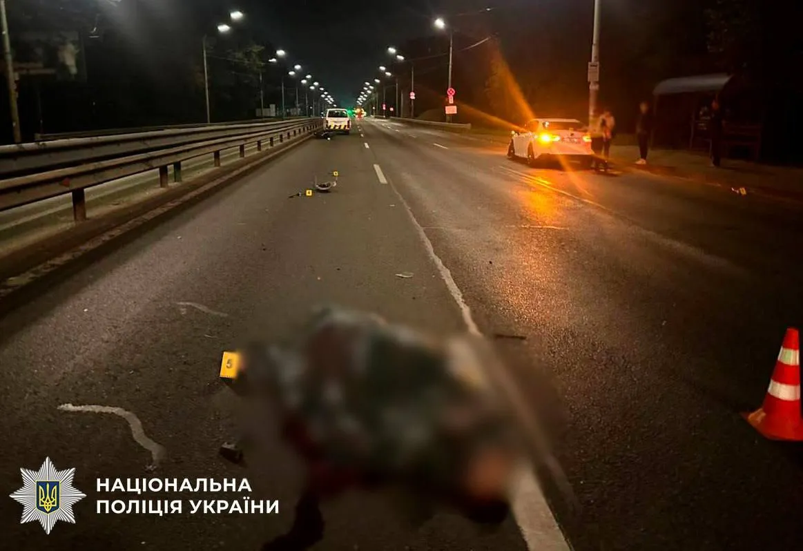 Водій легковика порушив ПДР та збив на смерть водія скутера.