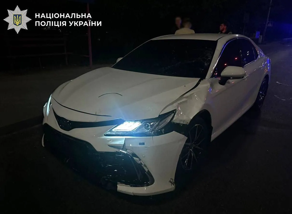 Водій легковика порушив ПДР та збив на смерть водія скутера.