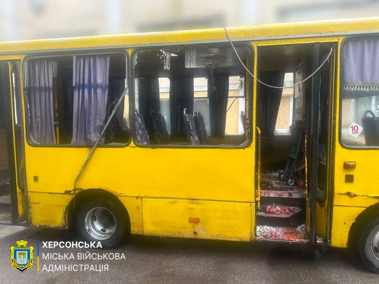 Окупанти вдарили по маршрутці у Херсоні