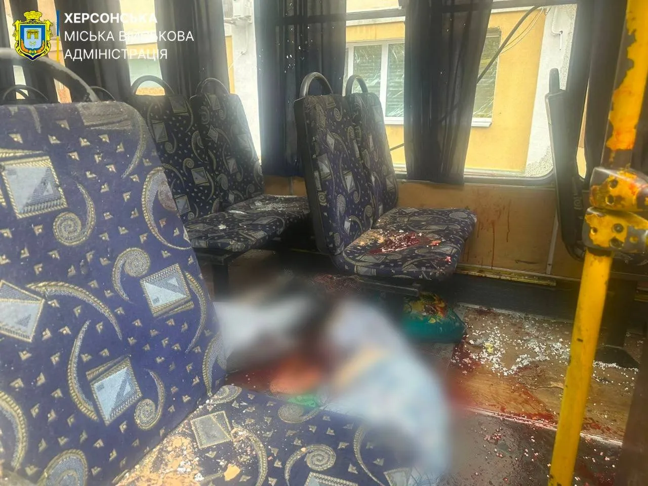 Окупанти вдарили по маршрутці у Херсоні