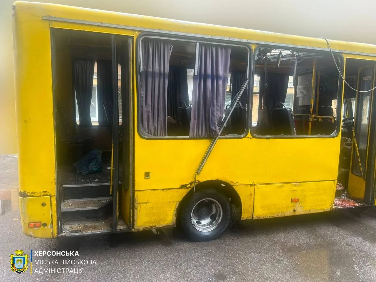 Окупанти вдарили по маршрутці у Херсоні