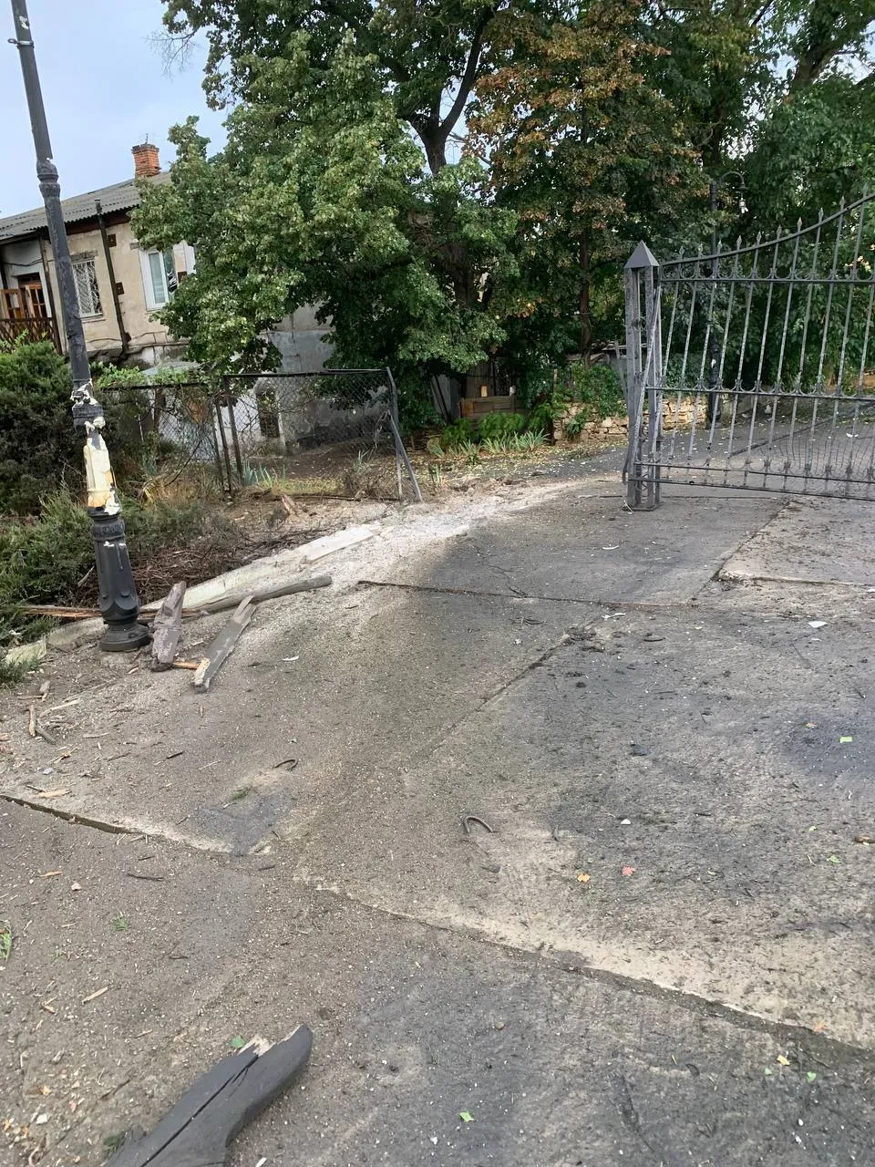 Загарбники били артилерією.