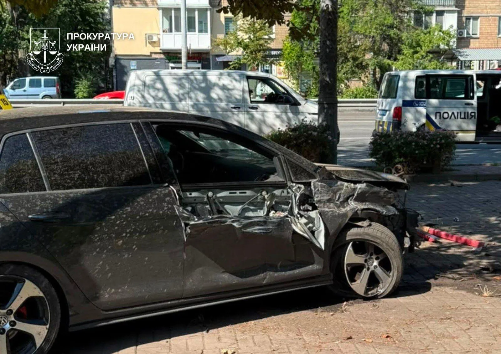 В результате ДТП два человека погибли, а ещё четверо были госпитализированы.