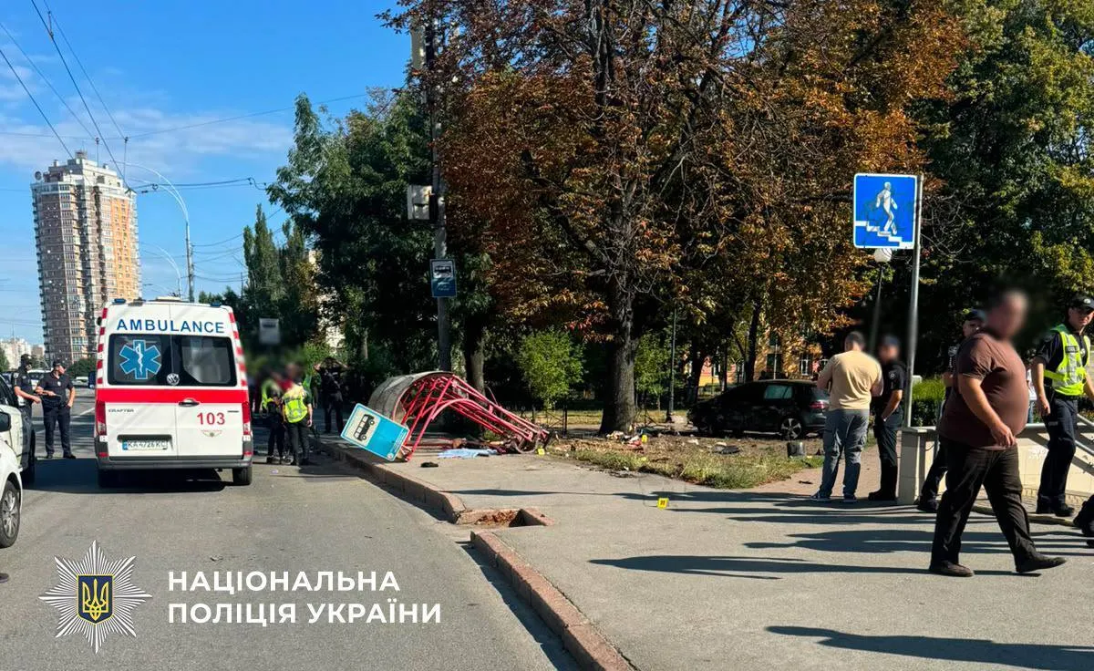 Еще четыре человека были госпитализированы.