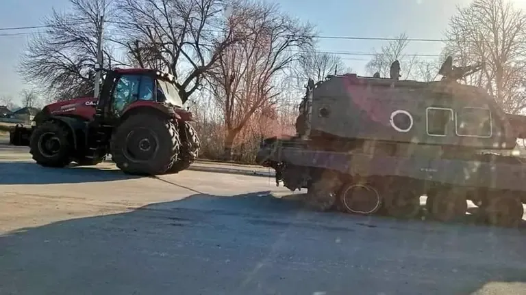 Тракторные войска.