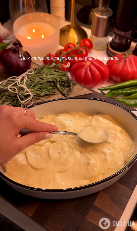 Смазываем картофель соусом