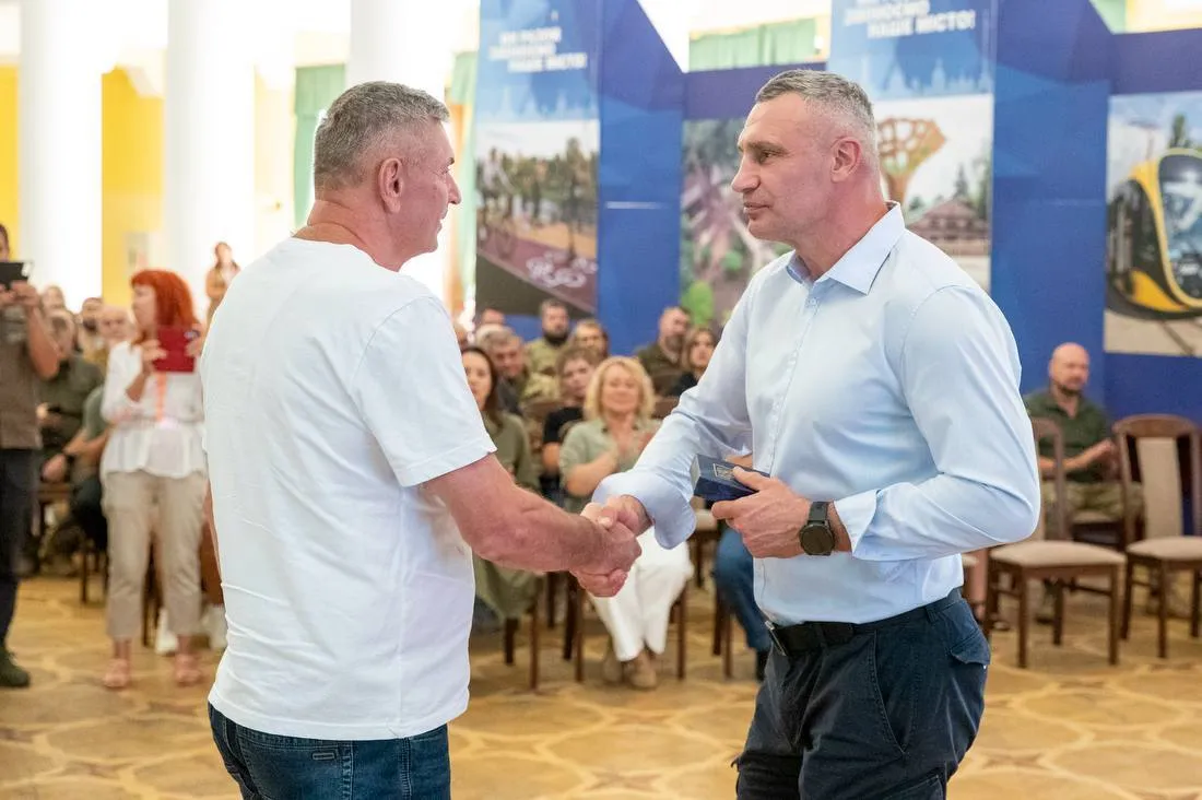 Кличко напередодні Дня Незалежності нагородив українських воїнів