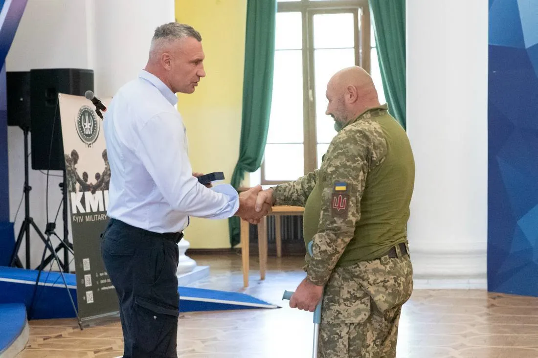 Кличко напередодні Дня Незалежності нагородив українських воїнів