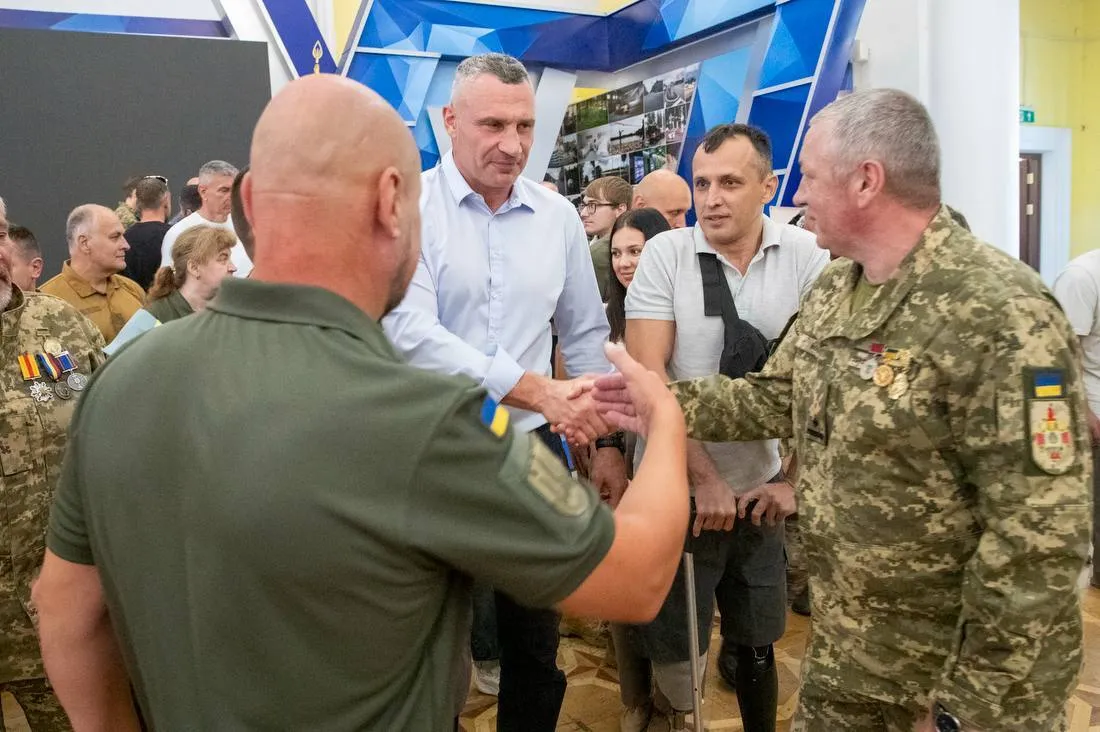 Кличко напередодні Дня Незалежності нагородив українських воїнів