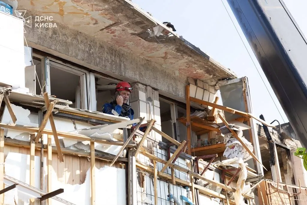 У Солом’янському районі продовжують проводити аварійно-відновлювальні роботи