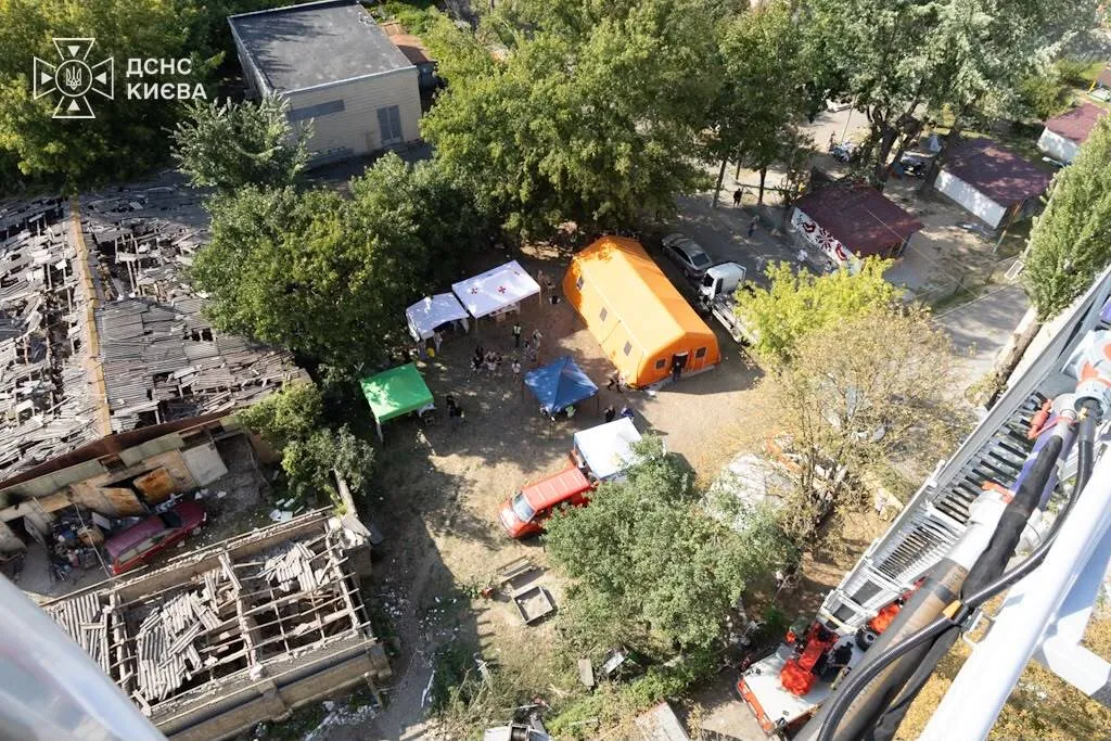 У Солом’янському районі продовжують проводити аварійно-відновлювальні роботи