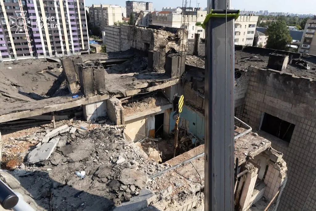 У Солом’янському районі продовжують проводити аварійно-відновлювальні роботи