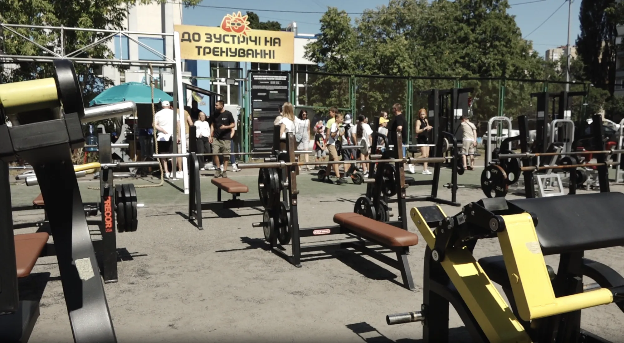 Для жителів Виноградаря відкрили спортивний майданчик