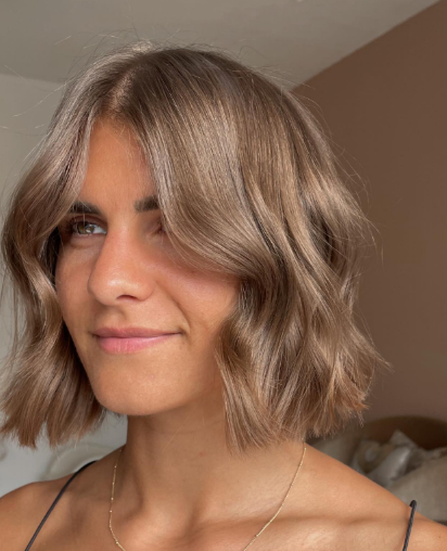 Трендова зачіска.