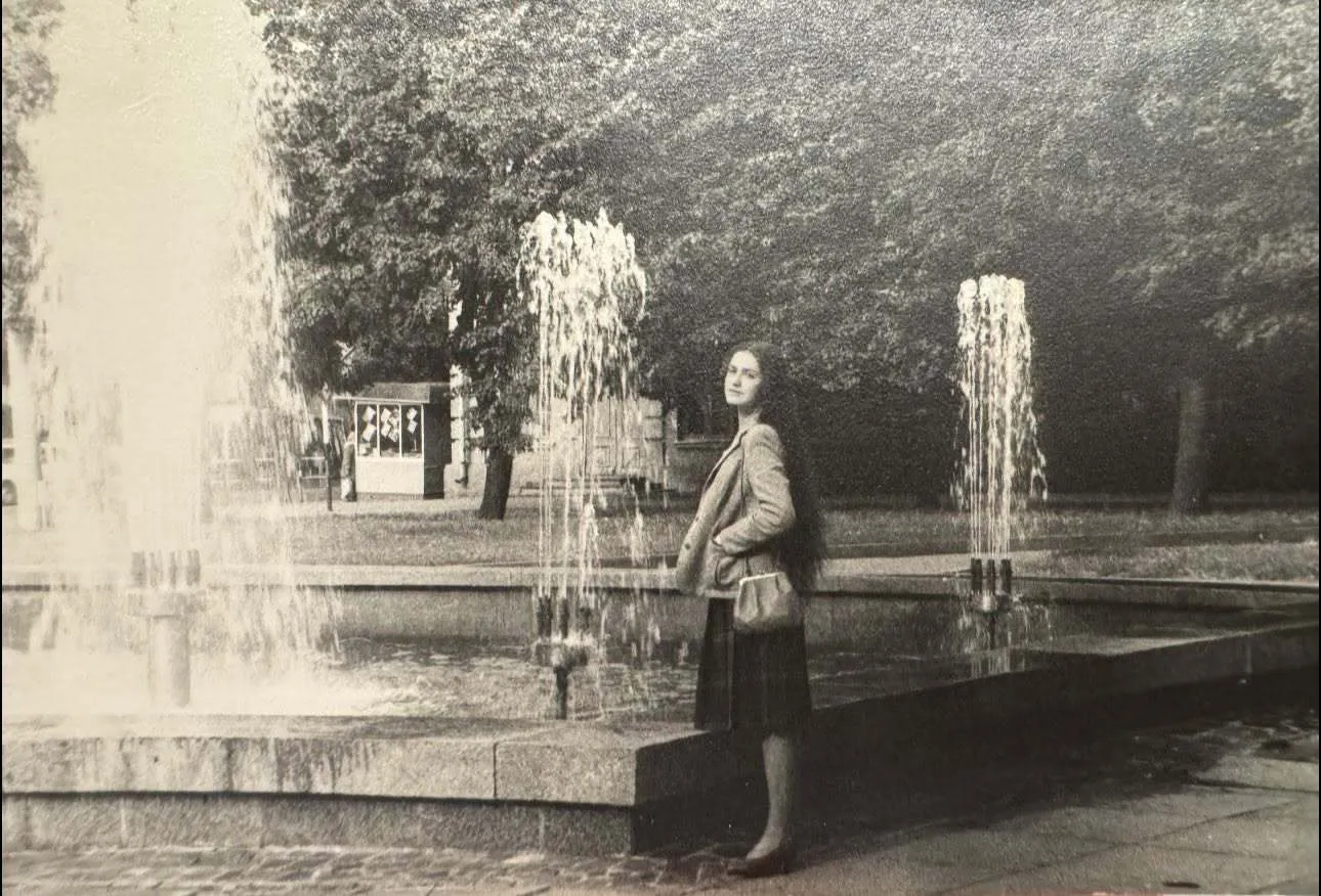 Актриса родилась во Львове, росла в Запорожье, а затем – в Полтаве.