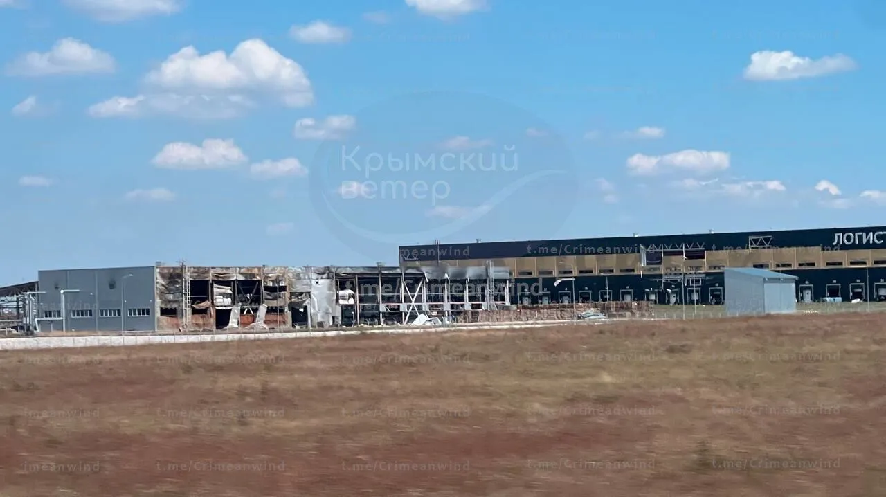 Пораженный логистический центр «ПУД» в Крыму.