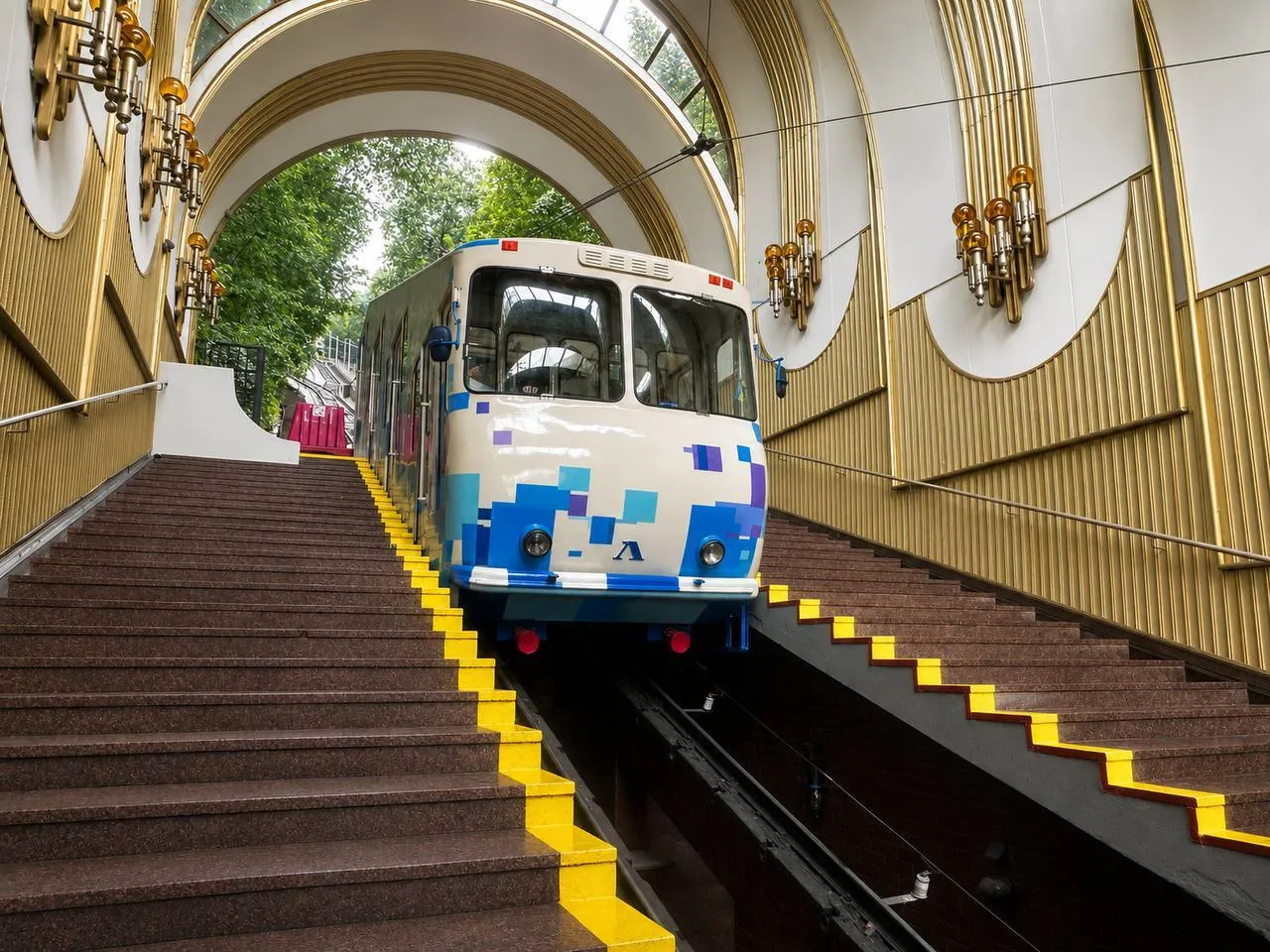В Киеве после ремонта возобновят работу фуникулера.