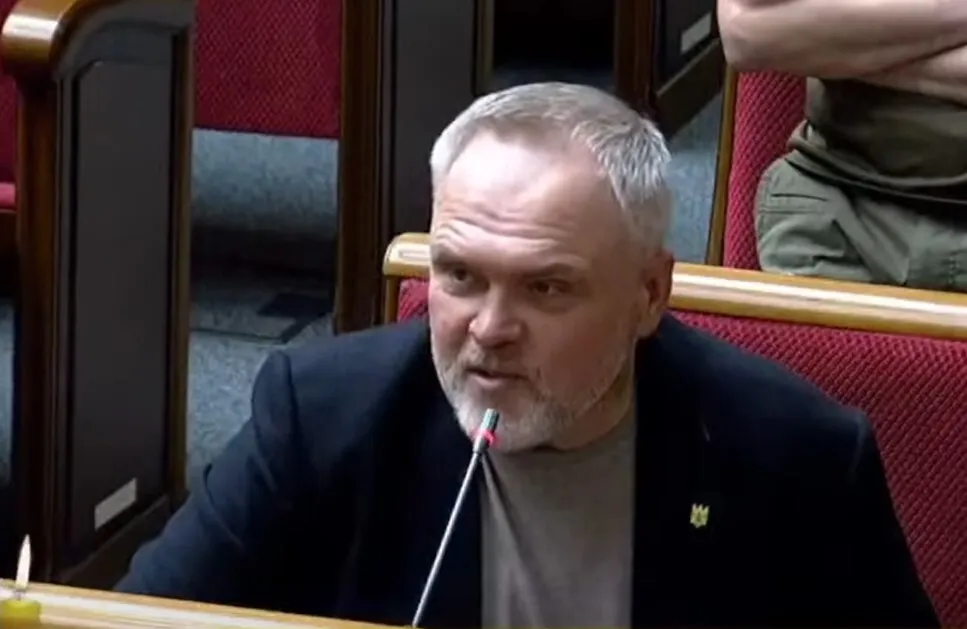Народний депутат Олександр Ковальчук під час години запитань до уряду 21 серпня