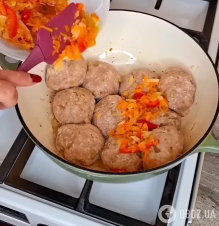 Добавляем соус