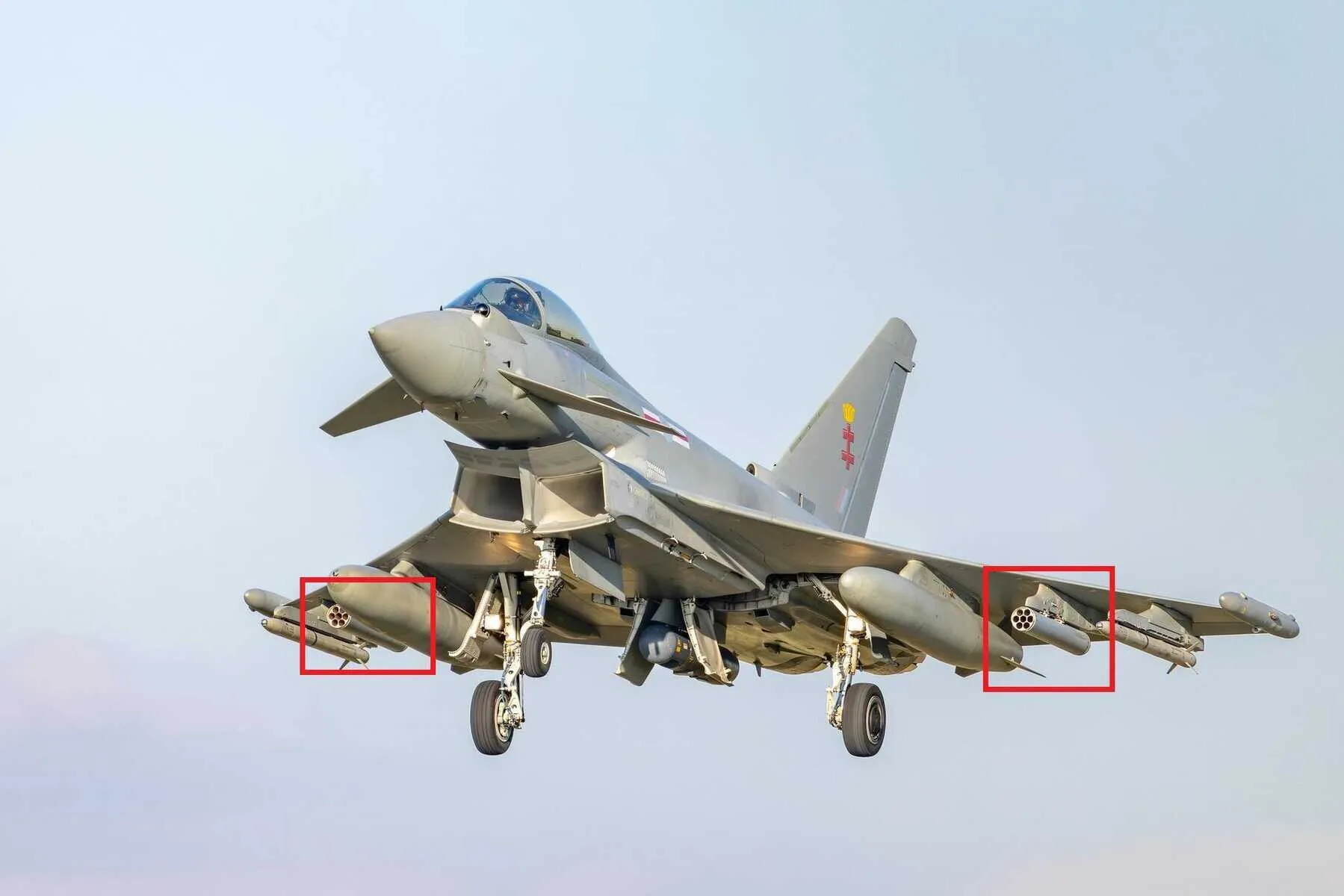Винищувач Eurofighter Typhoon з двома блоками APKWS на британській авіабазі Вортон.