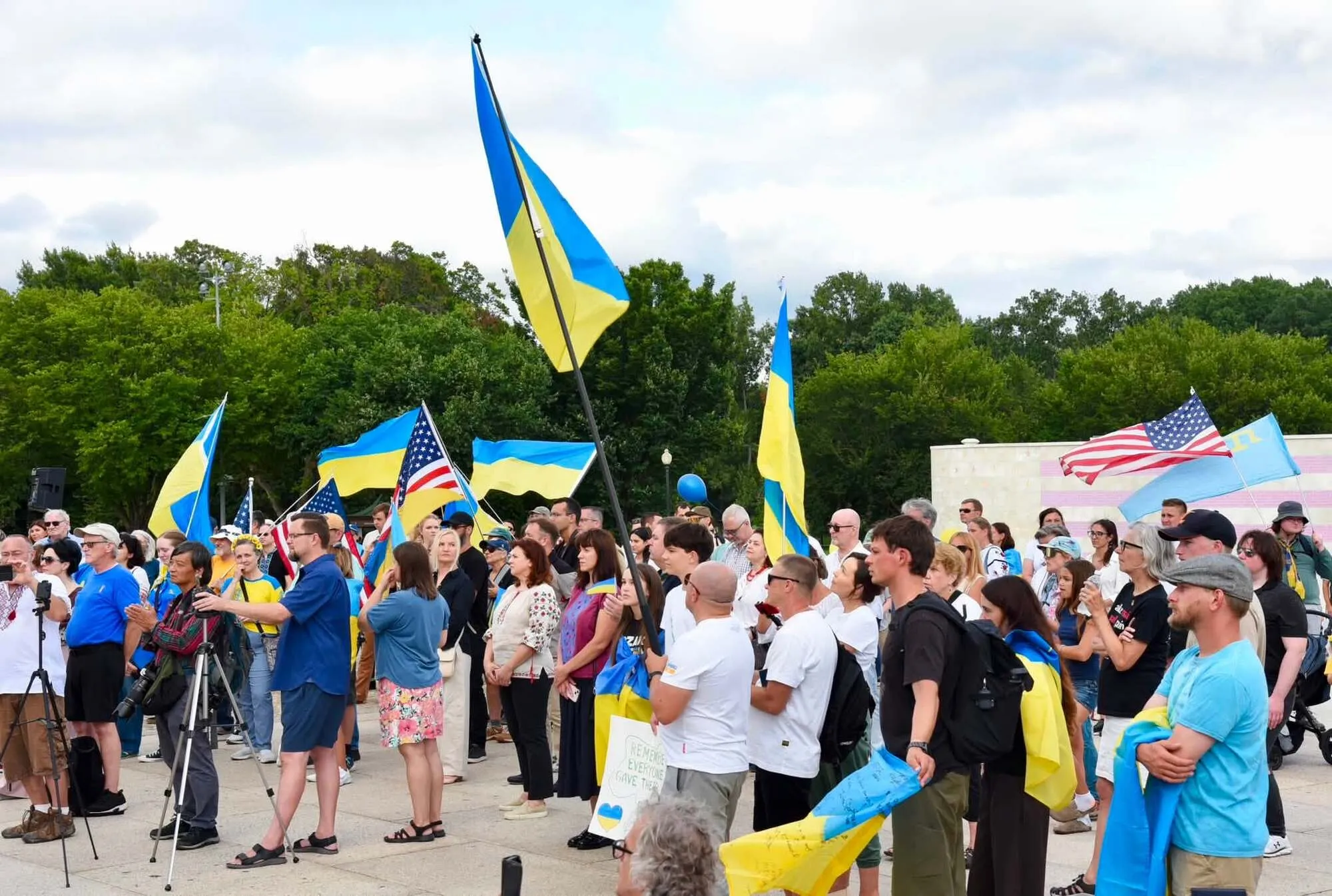 Українці у цей день зібралися біля Меморіалу Лінкольна у Вашингтоні
