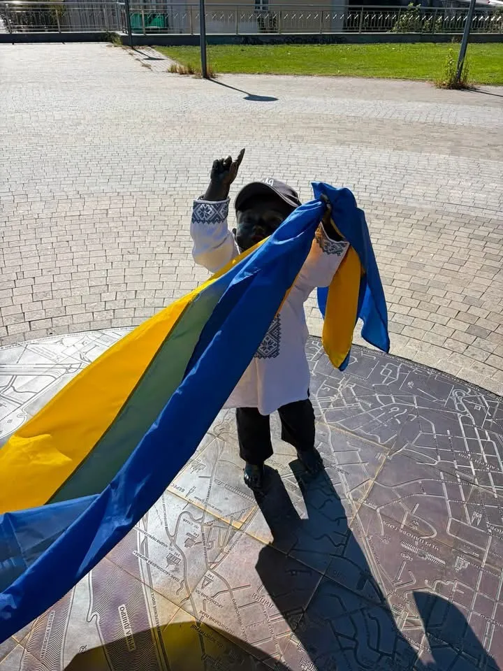 Малюки-засновники Києва в національному вбранні.
