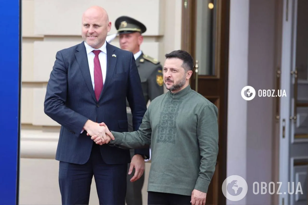 Президент Украины вместе с премьер-министром Латвии Андрисом Кулбергсом.