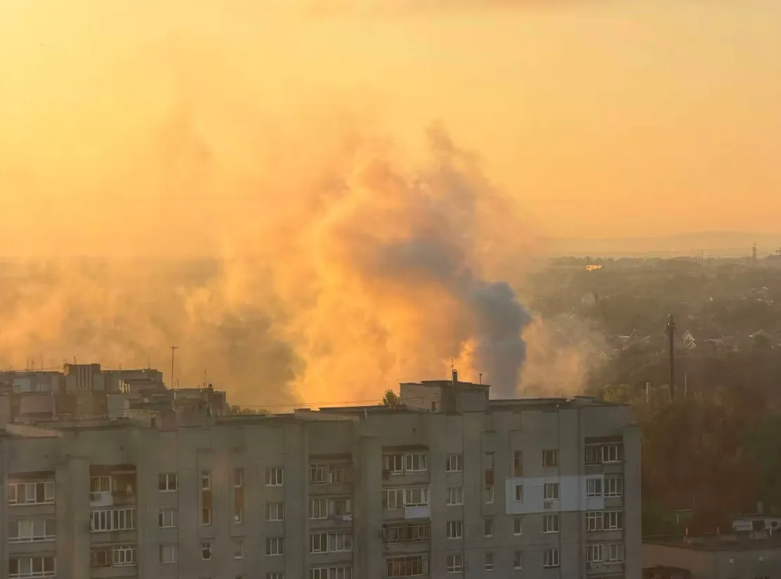 У соцмережах шириться фото диму над місцем вибуху у Львові