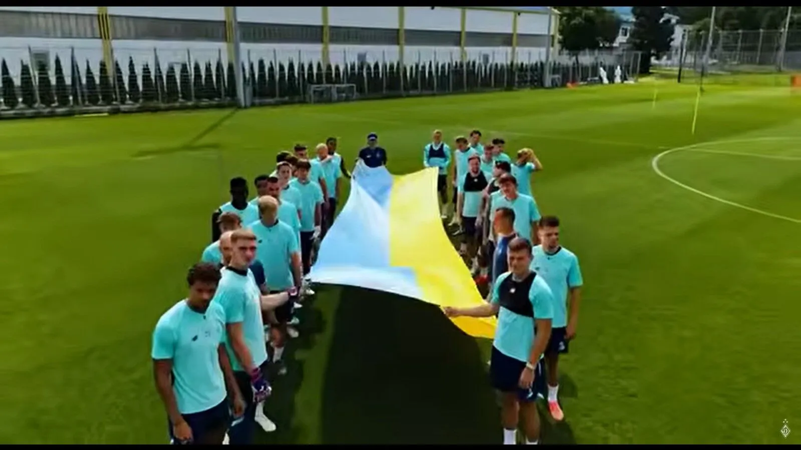 Футболісти «Динамо» привітали українців із Днем прапора