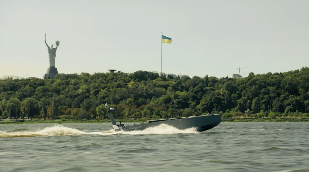 Дніпром пройшли дев'ять українських безекіпажних катерів