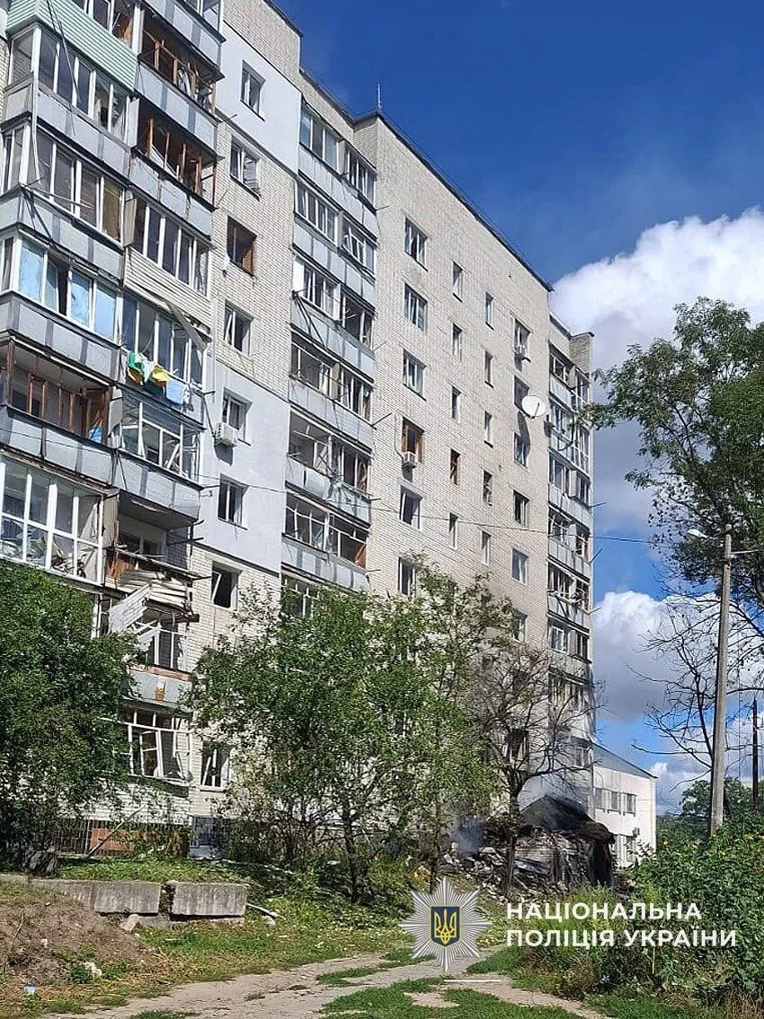Поврежденный дом в Чернигове.
