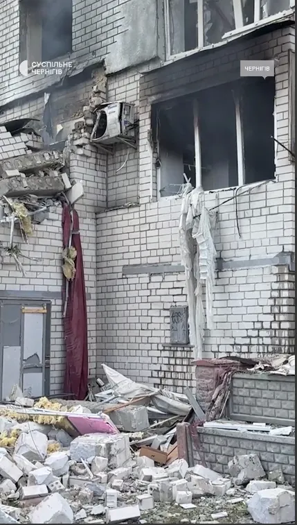 Наслідки російської атаки на Чернігів.