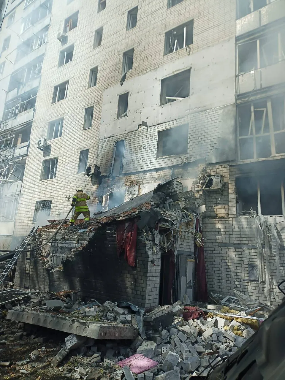 Трьох людей госпіталізували.