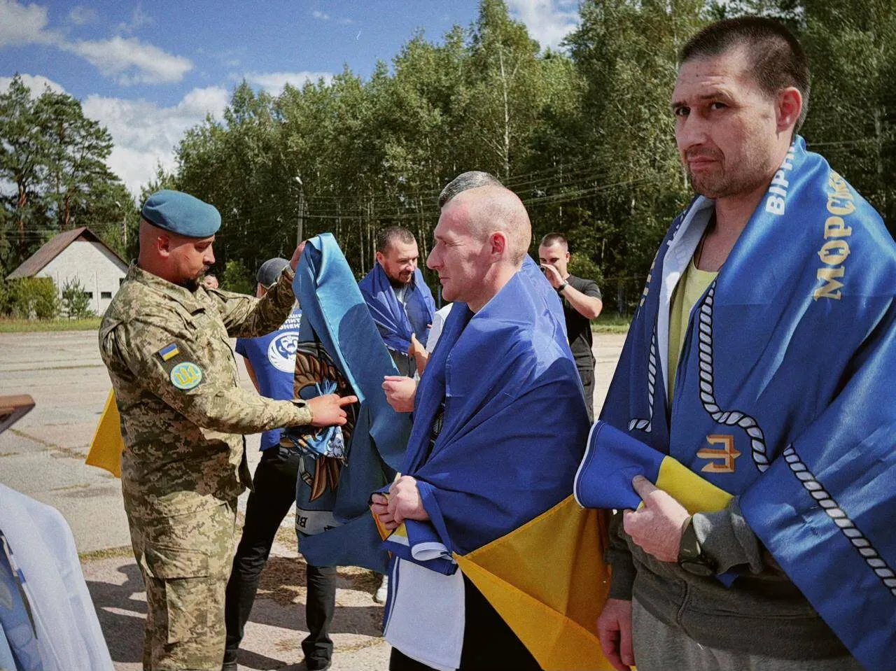 Зеленский заявил о возвращении в Украину десяти военнослужащих через Беларусь