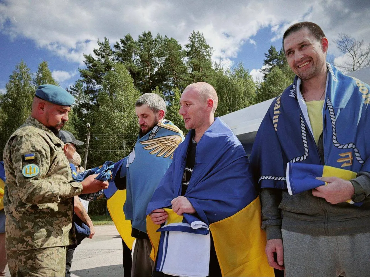 Зеленский заявил о возвращении в Украину десяти военнослужащих через Беларусь