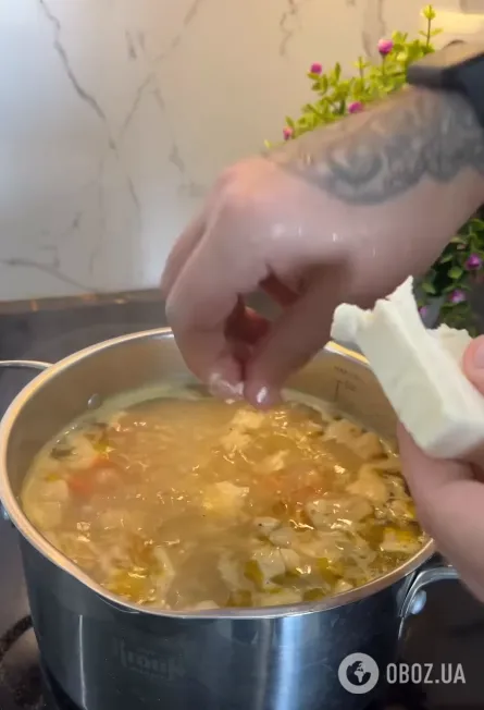 Добавляем мясо и сыр