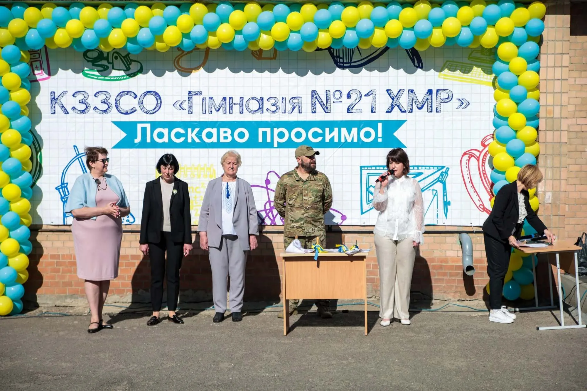 Гімназія у Хмельницькому осоромилася фото з бруківкою
