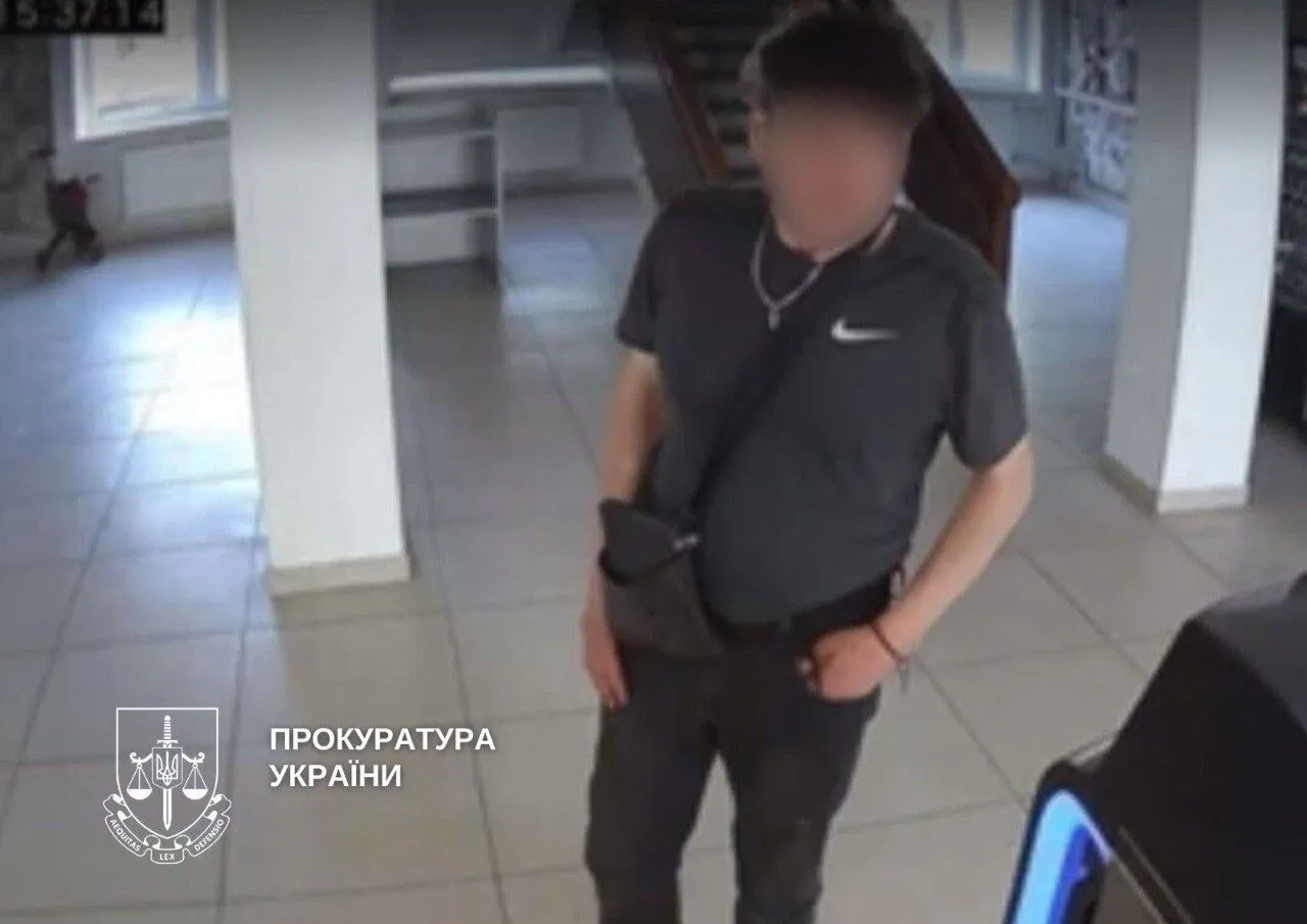 Обвиняемому грозит до 8 лет лишения свободы.