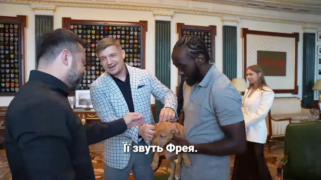 Кроуфорд подарил Зеленскому щенка