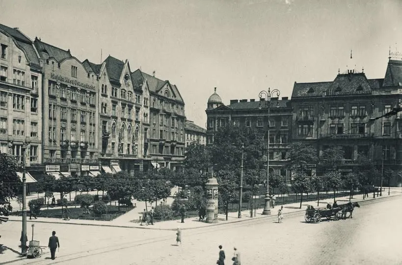 Сквер на площі Галицькій, орієнтовно 1910 рік.